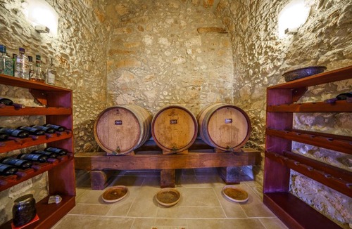Maroulas Villa | Villa Candice Historic Venetian Retreat by Rentado