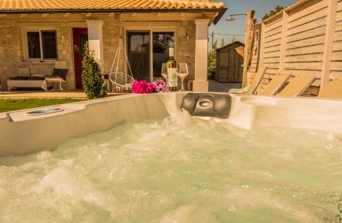 Ag. Georgios House | Villa Estia with Outdoor Hot Tub - Next to the Beach