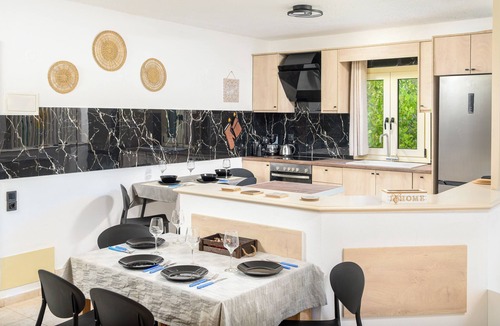Old Hersonissos Villa | Villa for summer vacations in Chersonissos Crete with pool, very close to center