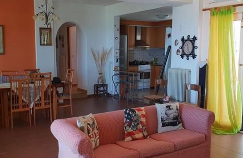Old Hersonissos Villa | Villa in Hersonissos with Lush Garden