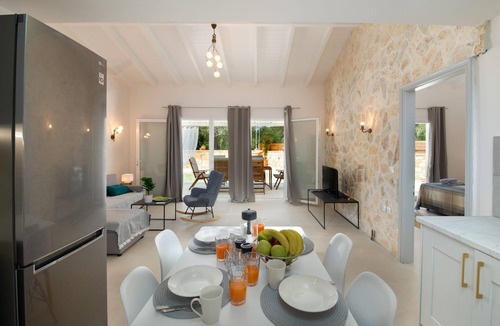 Kourteika Villa | Villa Irida