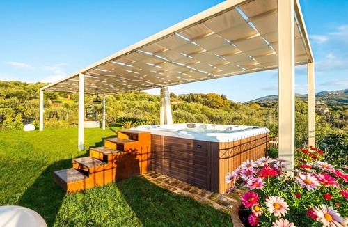 Agios Spyridon Corfu Villa | Villa Irida - Holiday home with pool 400 meters from Agios Spyridon beach in Corfu
