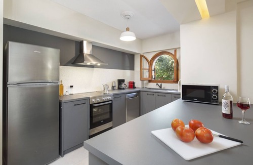 Benitses Villa | Villa Jacaranda Lilac
