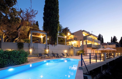 Gouvia Villa | Villa Julie Christie with infinity pool - seaviews - garden with pond