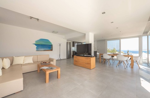 Lavreotiki Villa | Villa Luna Private Heated Hydro Pool BBQ Beach 4mn