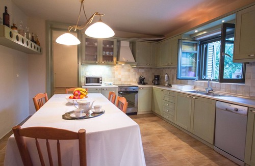 Filaki Villa | Villa Manoutsio Traditional Cottage Among OliveTrees 500 Metres from Sandy Beach