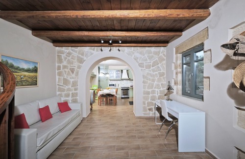 Filaki Villa | Villa Manoutsio Traditional Cottage Among OliveTrees 500 Metres from Sandy Beach