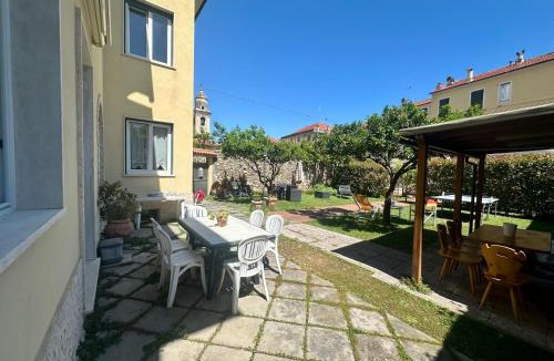 Loano Villa | Villa Marcellina - Piazza San Giovanni, Giardino Privato, Jacuzzi, Barbecue e Parcheggio Privato