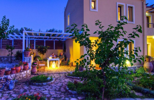 Atsipopoulo Villa | Villa Mitos - Beautiful Small Villas Near to Rethymno City and Beach