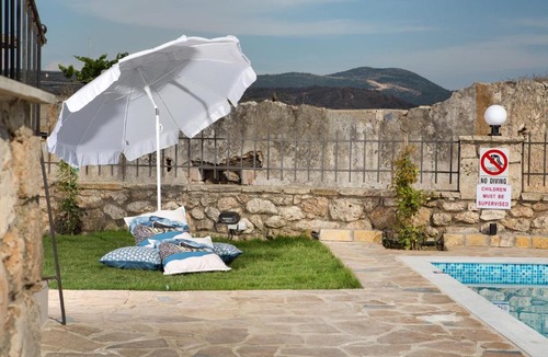 Anafonitria House | Villa Provenza
