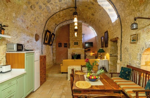 Atsipópoulon Villa | Villa Svega - Timeless Venetian Charm by etouri
