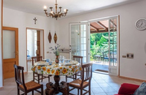 Apecchio Villa | VILLA WITH POOL FOR 14 PEOPLE COMPLETELY FENCED IDEAL FOR VISITING