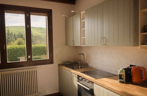 Dozza Apartment | “Vineyard Views & Tranquility Near Dozza – Stylish New Refurbished Apt Sleeps 4