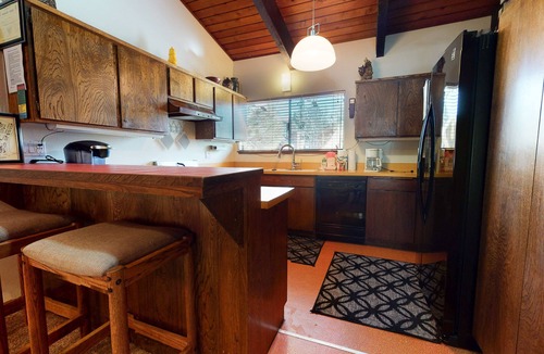 Mammoth Lakes Condo | Vintage & Spacious Cabin Get-a-way! Near The Village & Pool On-Site