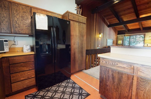 Mammoth Lakes Condo | Vintage & Spacious Cabin Get-a-way! Near The Village & Pool On-Site