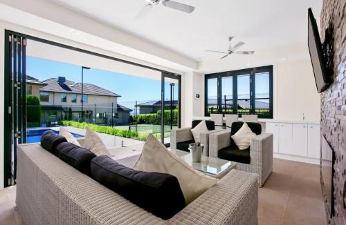 Mount Martha House | Vue de la Mer Luxe Retreat - Tennis, Pool, Views