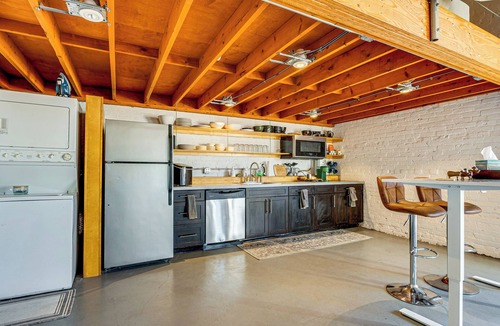 Downtown Toledo Apartment | Walk to Huntington Center: 5,000-Sq-Ft Dtwn Apt