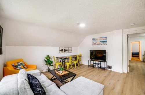 Michigan City Apartment | Walkable Apt in Dtwn Michigan City! 2 Mi to Beach