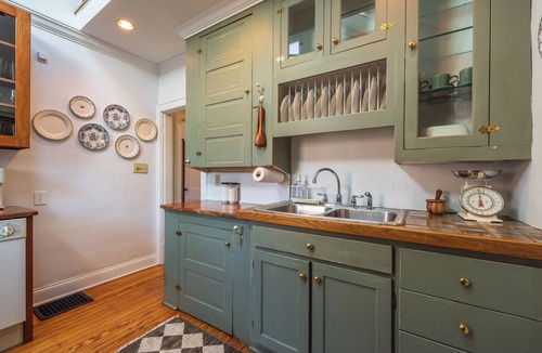 German Village Cottage | Walkable Cottage In Heart of German Village ~ Close to Everything! Clean + Comfy
