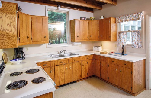 Idlewild Cottage | Waterfront, Dog Friendly Sherwood Point