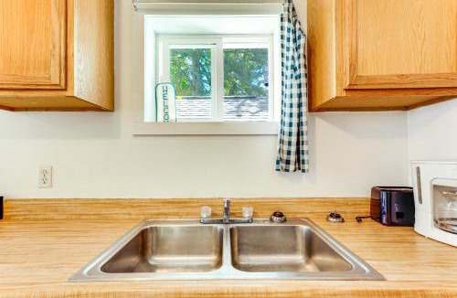 Irons House | Waterfront Escape on Bass Lake: Paddle, Fish, Swim