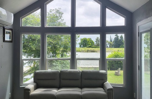 Walnut Grove Cabin | Waterfront Loft Cottage on the Delta - Sleeps 5 - Fishing at Snug Harbor