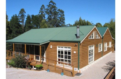 Warburton House | Wattletree Cottage Self Contained Accommodation