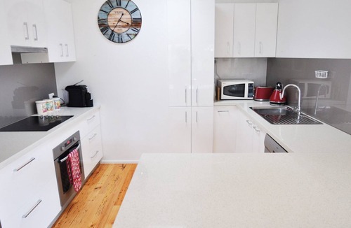 Inverloch House | Waves on Florida Inverloch