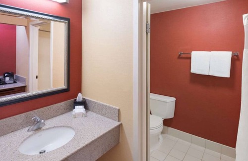 Auburn Hills House | Welcome to Detroit Auburn Hills! Parks nearby and relax at our Indoor Pool!