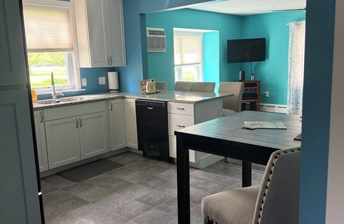 Oregon House | Welcome to Lenny's Lodge; a cozy home nestled into a thriving community.