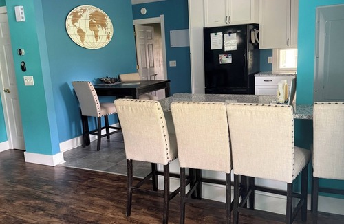 Oregon House | Welcome to Lenny's Lodge; a cozy home nestled into a thriving community.