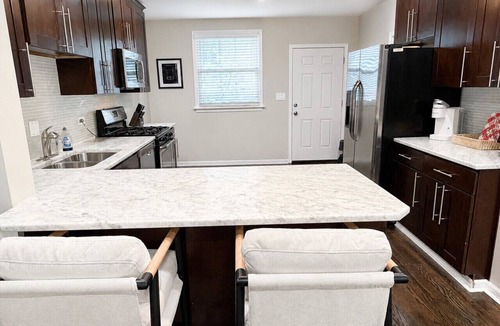 Roscoe Village Apartment | Welcome to this four bedroom, two bathroom apartment located in the neighborhood of Lakeview.