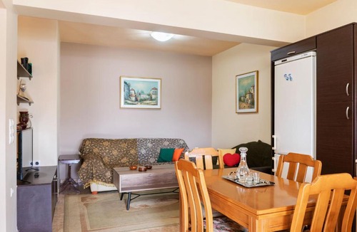 Paliani Apartment | Welcoming Apartment in Venerato with Garden