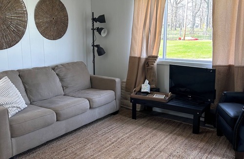 Tawas City Cottage | Welcoming Lake Huron Cowboy Cottage with AC, kayaks, & more in Tawas