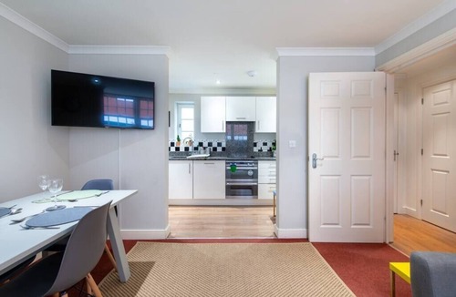 Wells House | Wells City Centre, Quiet Mews House, sleeps 6