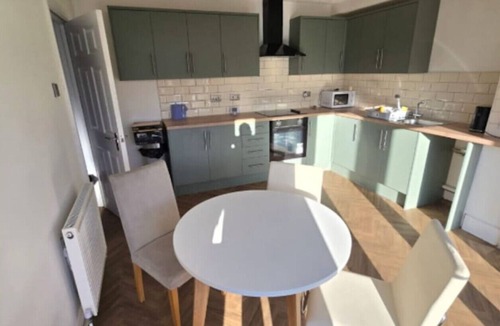 Cradley House | West Midlands Home - 3BR w/FREE Parking and WIFI