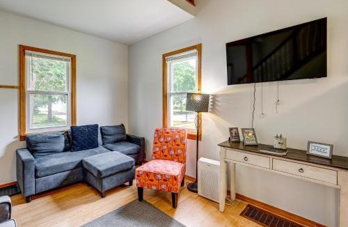 Westmont House | Westmont Home w/Hot Tub! Walk to Metra Station