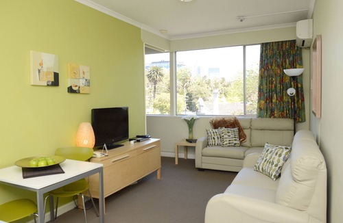 East Melbourne Apartment | Wheelchair accessible 1-room apartment