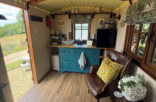 Monmouth House | Where luxury meets farm life in rural Wales yet close to amenitie.