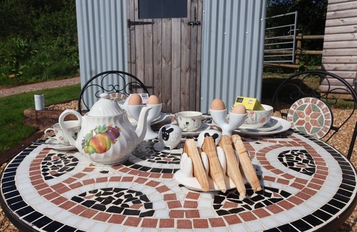 Monmouth House | Where luxury meets farm life in rural Wales yet close to amenitie.