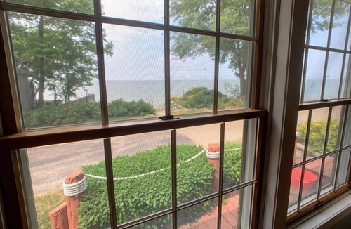 Oak Harbor House | "Whit's End" Spacious, Private Beach-Front Lake Erie Sleeps 12 Birders & Fishing