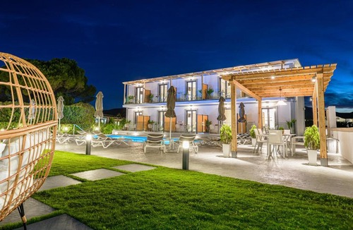 Laganas Bed & Breakfast | White Canvas Boutique Studios