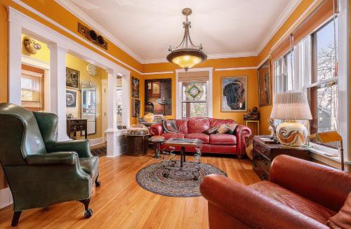 Old West Side Bed & Breakfast | Whole House Burnt Toast Inn Rental
