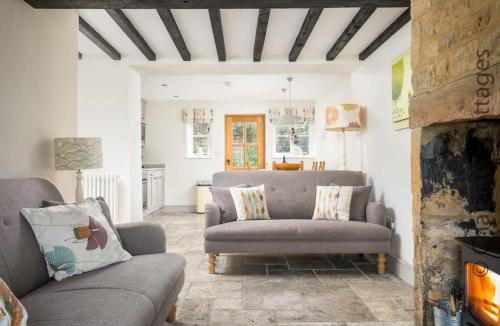 Snowshill Village House | Willow Vale