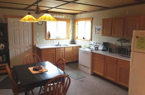 La Pointe House | Willows - 2 Bed/1 Bath Cabin minutes from Downtown