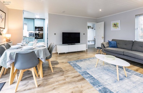 South Cerney House | Windrush Lake 41, Kingfisher House - Lakeside Lodge, On-site Activities, Hot Tub