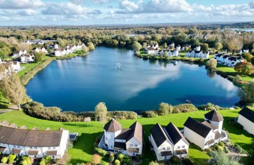South Cerney House | Windrush Lake 41, Kingfisher House