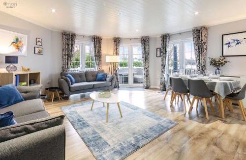 South Cerney House | Windrush Lake 41, Kingfisher House