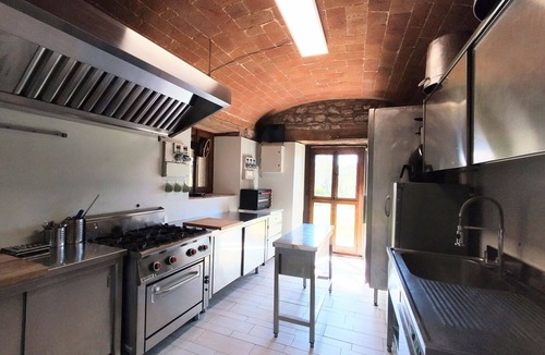 Monte Castello di Vibio Villa | Wonderful private villa with hot tub, WIFI, private pool, TV, pets allowed and panoramic view