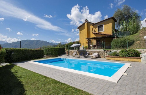 Villa Collemandina Villa | Wonderful private villa for 7 guests with WIFI, private pool, TV, patio and pets allowed